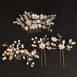 Détails du peigne à cheveux de mariée fait main avec fil doré, perles et cristaux