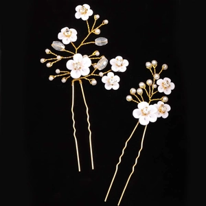 Lot de 2 épingles à cheveux de mariée avec fleurs blanches et perles sur branche dorée