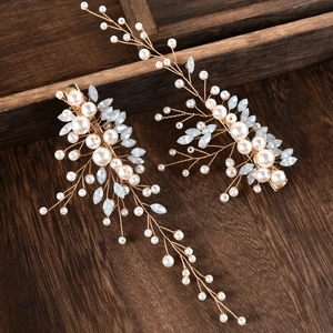 Set di fermagli sposa fatti a mano con perle, cristalli blu e dettagli in filo dorato