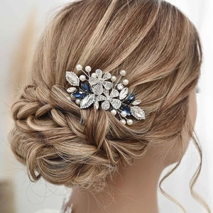 Peigne à cheveux de mariée argenté avec cristaux bleus et perles pour coiffure mariage