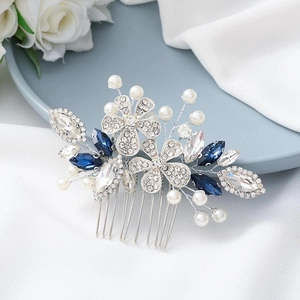 Peigne à cheveux de mariée argenté avec cristaux bleus et perles sur plat en céramique