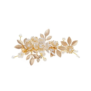 Barrette de mariée dorée avec feuilles en métal, fleurs blanches, perles et strass brillants