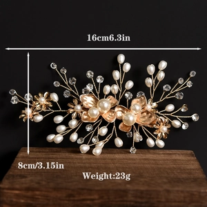 Detail view of handmade bridal hair clip with gold flowers and pearls, size 16cm x 8cm