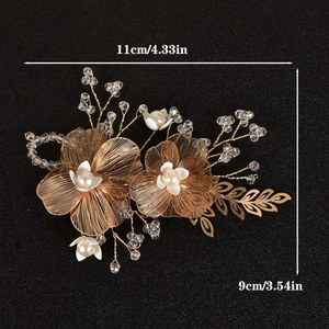 Detail showing bridal hair comb size dimensions with golden metal petals and pearls