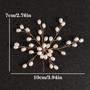 Handgefertigter Brauthaarschmuck mit Perlen und Golddrahtzweigen, Maße 10x7cm gezeigt