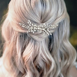 Elegant silver bridal hair comb with pearls and crystals on wavy platinum blonde hair