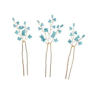 Détail de trois épingles à cheveux faites à la main avec perles et cristaux bleus