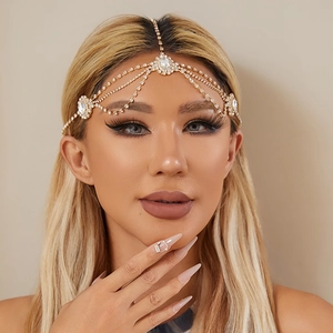 Luxurious bohemian multi-layer gold forehead hair chain with sparkling rhinestones decoration