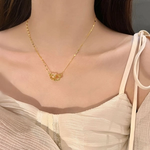 Collana con Pendente a Trifoglio Incastonato in Rame e Strass di Lusso per Donna Elegante Gioielli Floreali Dolce Galvanica Catena da Clavicola Stile Coreano