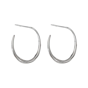 Orecchini a cerchio ovali in argento con finitura lucida e design geometrico liscio
