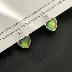 Minimalist heart cat eye stud earrings with silver hammer texture and green gradient glow