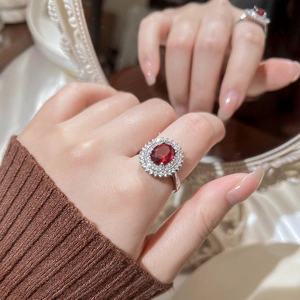 Vintage Luxury Copper Red Rhinestone Sunflower Ring For Women Oval Red Gemstone Adjustable Open Finger Ring Wedding Jewelry