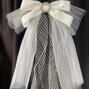 Voile de mariée blanc élégant avec nœud et strass pour photos de mariage et coiffure de mariée