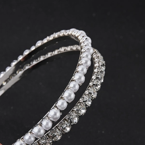 Serre-tête élégant à deux rangées avec perles blanches et strass brillants pour la mariée