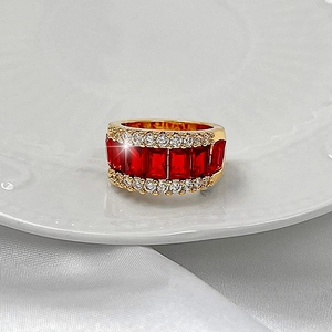 Bague en Cuivre Plqué Or de Luxe Avec Zircone Rouge Bagues en Strass à Bande Large Vintage pour Femmes Bijoux de Fête Mariage