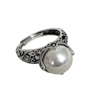 Vintage-Ring aus S925-Silber mit Perle und oxidierten Gravuren im Retro-Stil