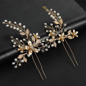 Épingles à cheveux de mariée dorées élégantes avec perles et cristaux sur cuir noir
