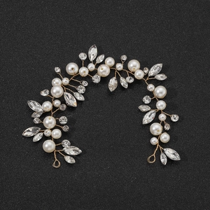Bandeau de mariée élégant avec perles blanches et strass marquise sur fil doré