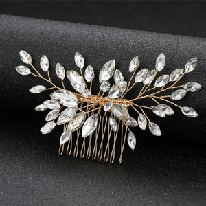 Pettine per capelli da sposa dorato fatto a mano con cristalli su sfondo nero
