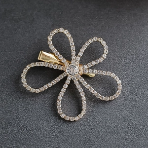 Pince à Cheveux Élégante en Alliage Fleur Avec Strass et Künstliche Perle d'imitation Feuille en Cristal Accessoires de Mariée