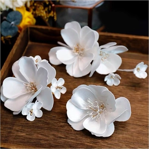 Bandeau à Fleurs Blanches Minimaliste Français Coiffe de Mariée Accessoires Cheveux Mariage Élégant Satin Floral Fait Main