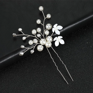 Forcina da sposa elegante con fiori bianchi, perle e strass su filo d'argento lucido
