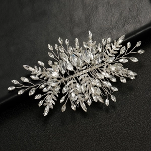 Peigne à cheveux de mariée argenté avec cristaux marquise et feuilles rayonnantes