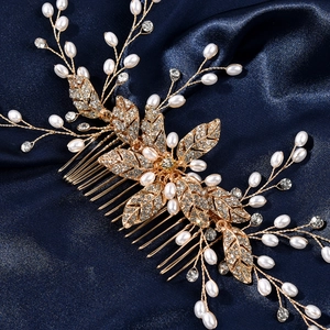 Exquisite Brauthaarkamm mit goldenen Blumenblättern, Kunstperlen und glänzenden Strasssteinen