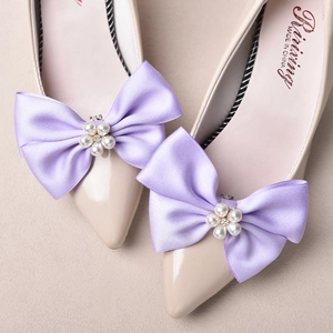 Chaussure de mariée plate à bout pointu avec nœud en satin lavande et boucle en strass