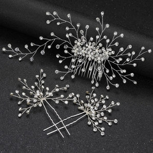 Zilveren bruidshaarkam set met heldere strass steentjes en parels voor bruidskapsels