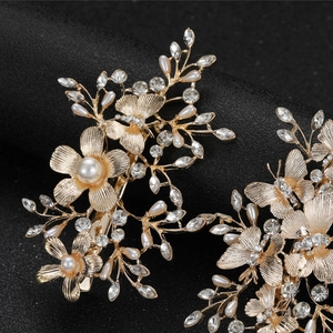 Set de barrettes de mariage avec fleurs en cristal, papillons et perles sur base dorée