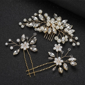 Dreiteiliges Braut-Haarschmuck-Set mit Perlen und Kristallen auf goldenem Metalldraht