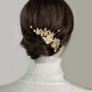 Elegant gold clover bridal hair pin set with white pearls for wedding hair styling