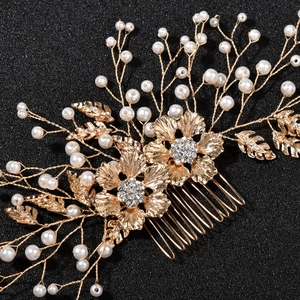 Détails du peigne à cheveux de mariée doré avec perles et fleurs en strass brillants