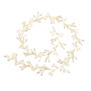 Vite per capelli da sposa dorata fatta a mano con perle bianche e cristalli lucidi