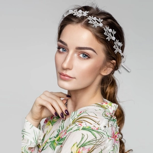 Élégante Vigne de Cheveux de Mariée en Argent Alliage Feuille Künstliche Perle d'Imitation Strass Bandeau Avec Ruban Réglable pour Mariage Fête Femme Bijoux