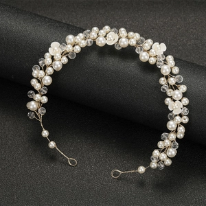Serre-tête de mariée fait main avec fleurs en nacre, perles et cristaux sur fil doré