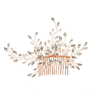 Peigne à cheveux de mariée doré rose avec cristaux marquise et perles sur fond blanc pur