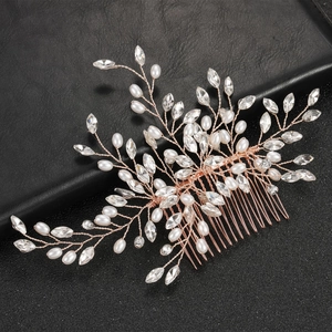 Peigne à cheveux de mariée or rose avec perles et strass marquise au design de vigne