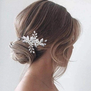Épingle à cheveux de mariée élégante avec feuilles d'argent, perles et cristaux