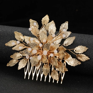 Elegante pettine per capelli con foglie dorate e perle per acconciature da sposa
