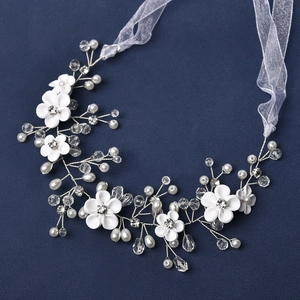 Serre-tête de mariée avec fleurs en céramique faites main et cristaux étincelants