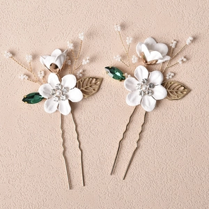 Épingles à cheveux mariée faites main avec fleurs blanches et gemmes marquises vertes dorées