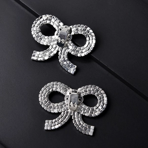 Elegant sparkling silver bow shoe clips with rhinestones for wedding bridal footwear decoration