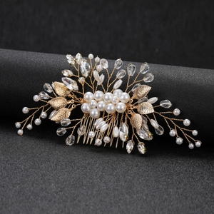 Pettine per capelli da sposa dorato con perle bianche e foglie in metallo