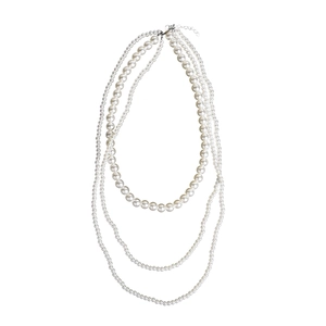 Elegante mehrlagige weiße Perlenkette für Bräute mit silbernem Karabinerverschluss