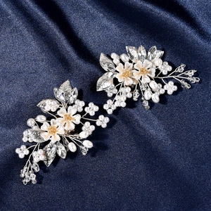 Détail de clips à chaussures fleurs en perles amovibles pour mariée avec cristaux