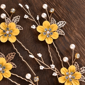 Five-piece yellow flower hair pins set with pearls and rhinestones for bridal hairstyle