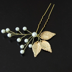 Épingle à cheveux dorée avec feuilles et perles blanches pour coiffures élégantes