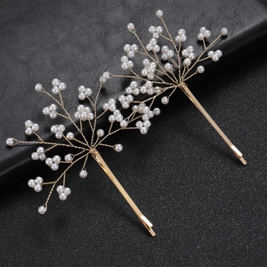 Juego de dos pinzas para el cabello doradas con perlas estilo paniculata en cuero negro